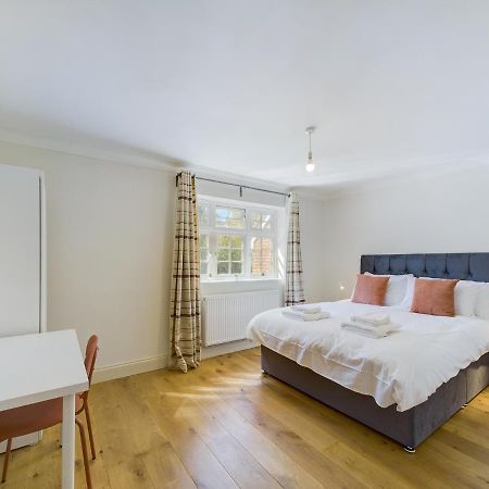 Duplex Redhill Town Centre Apt By Livingo Stays Екстер'єр фото
