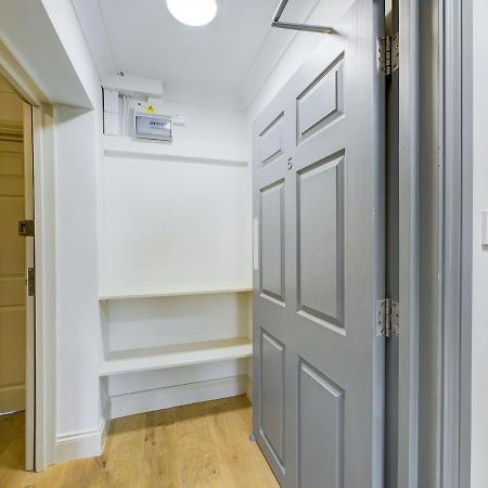 Duplex Redhill Town Centre Apt By Livingo Stays Екстер'єр фото