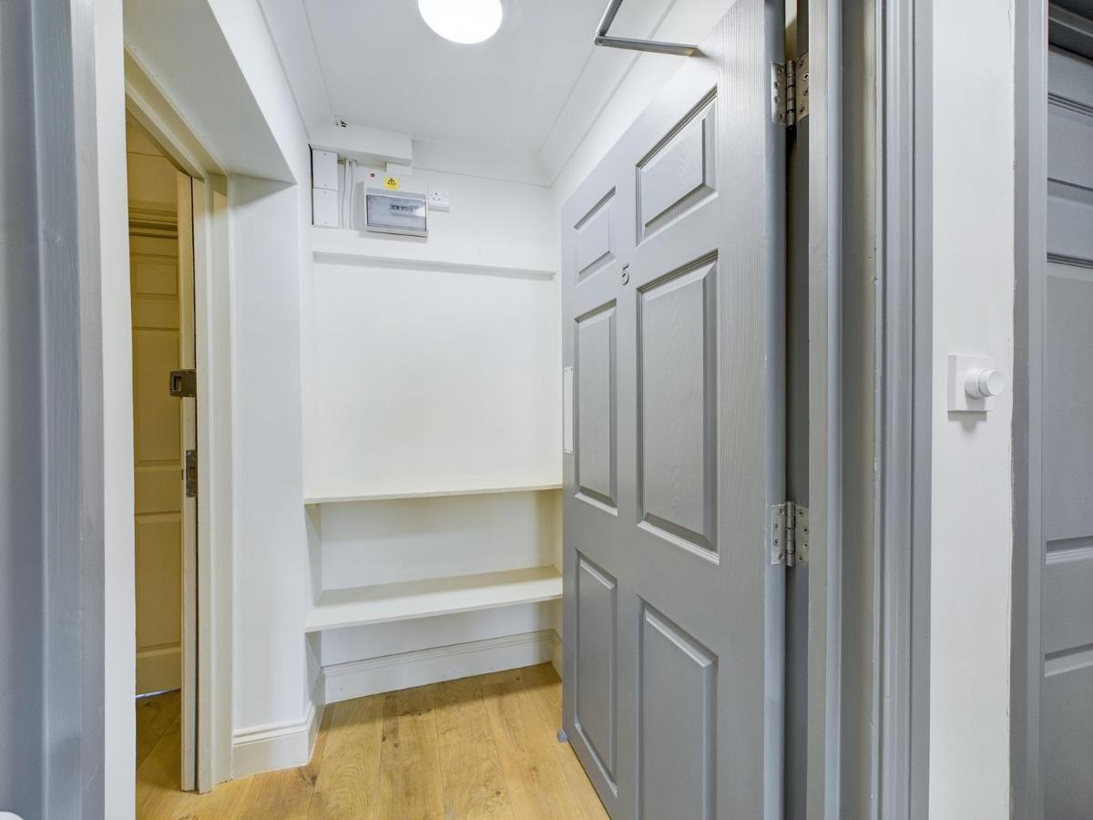 Duplex Redhill Town Centre Apt By Livingo Stays Екстер'єр фото