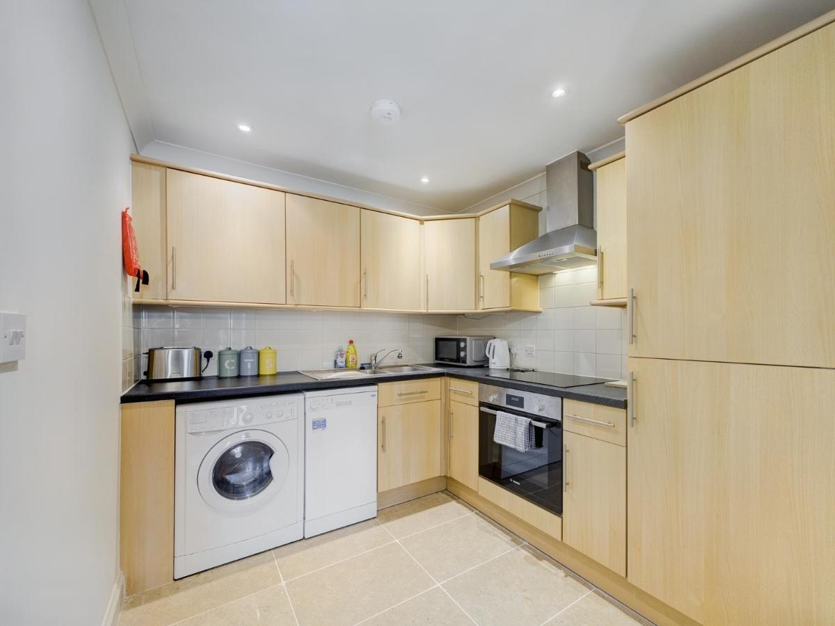 Duplex Redhill Town Centre Apt By Livingo Stays Екстер'єр фото